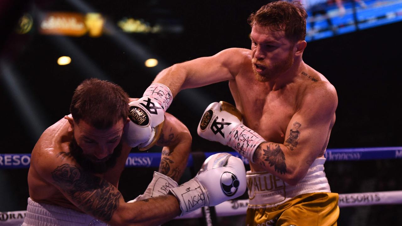 Saúl 'Canelo' Álvarez knocks out Plant to become first undisputed super-middleweight  champion