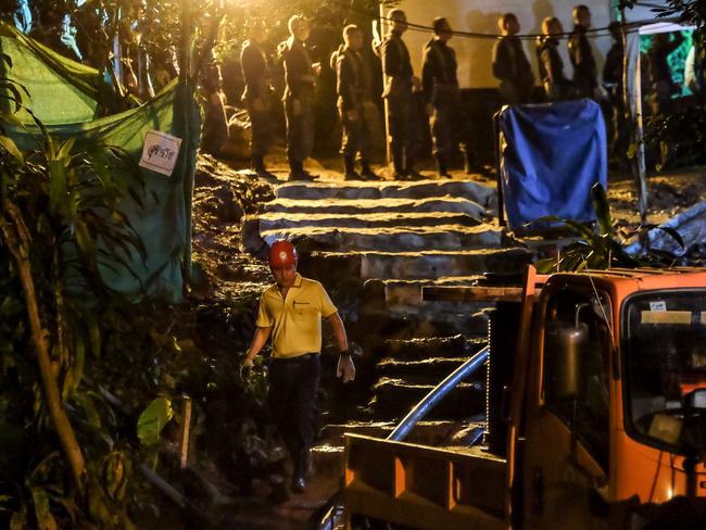 A group of rescuers lines up to enter Tham Luang Nang Non cave to continue the rescue operation. Picture: Linh Pham/Getty Images