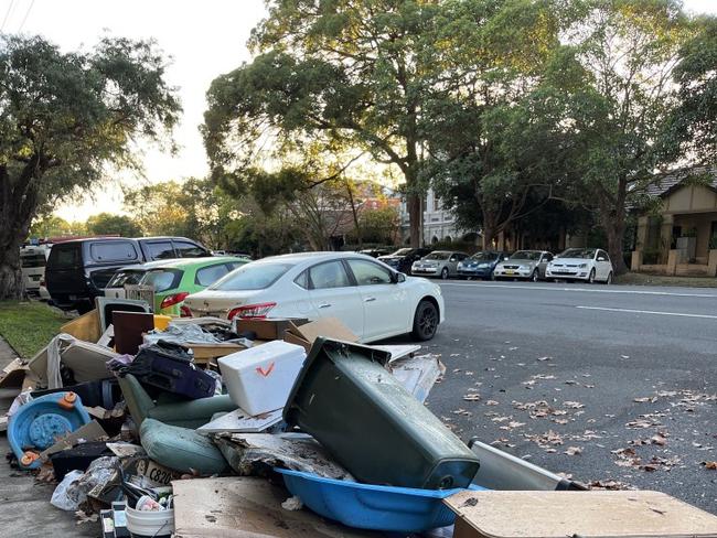 WARNING. WEEKEND TELEGRAPHS SPECIAL.  MUST TALK WITH PIC ED JEFF DARMANIN BEFORE PUBLISHING.      Dumped rubbish in Inner West  which was removed after being reported through Snap Send Solve.