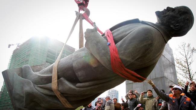 The last bronze statue of Vladimir Lenin is removed in Ulan-Bator, the capital of Mongolia. Picture: AFP.