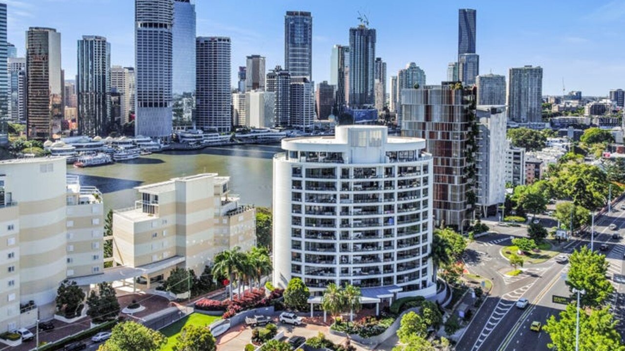 The median house price in Brisbane’s Kangaroo Point is $1.66m but for a unit, it is $517,000, with a two-bedder in this complex listed for offers over $600,000