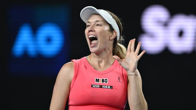 Danielle Collins provokes the crowd. Photo by Hannah Peters/Getty Images.