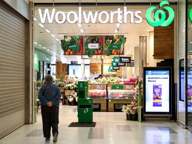 SYDNEY, AUSTRALIA - JUNE 07: Shoppers enter a Woolworths store in the suburb of Crows Nest on June 07, 2022 in Sydney, Australia. The Reserve Bank of Australia today raised the cash rate by 0.5% to 0.85%. (Photo by Brendon Thorne/Getty Images)