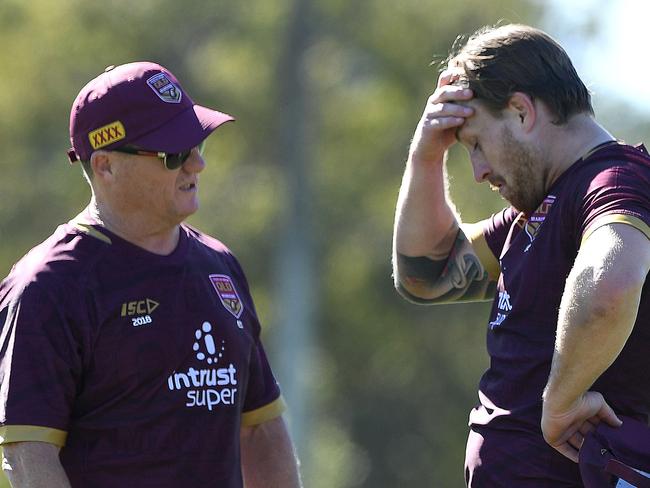 Coach Kevin Walters (left) speaks with Cameron Munster during the Queensland State of Origin team training session at Sanctuary Cove on the Gold Coast, Friday, June 1, 2018. (AAP Image/Dave Hunt) NO ARCHIVING