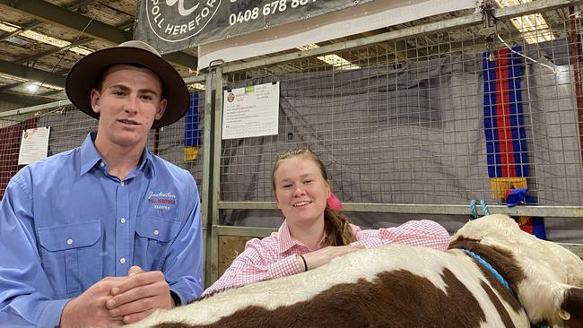 Tom and Indi Baulch from Jaclinton stud at Illlowa offered three bulls.