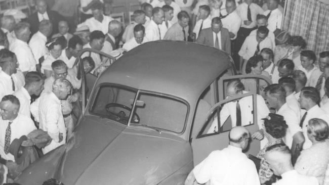 Crowds at the November 1948 introduction of the Holden 48-215 at 123 Lake St, Cairns.