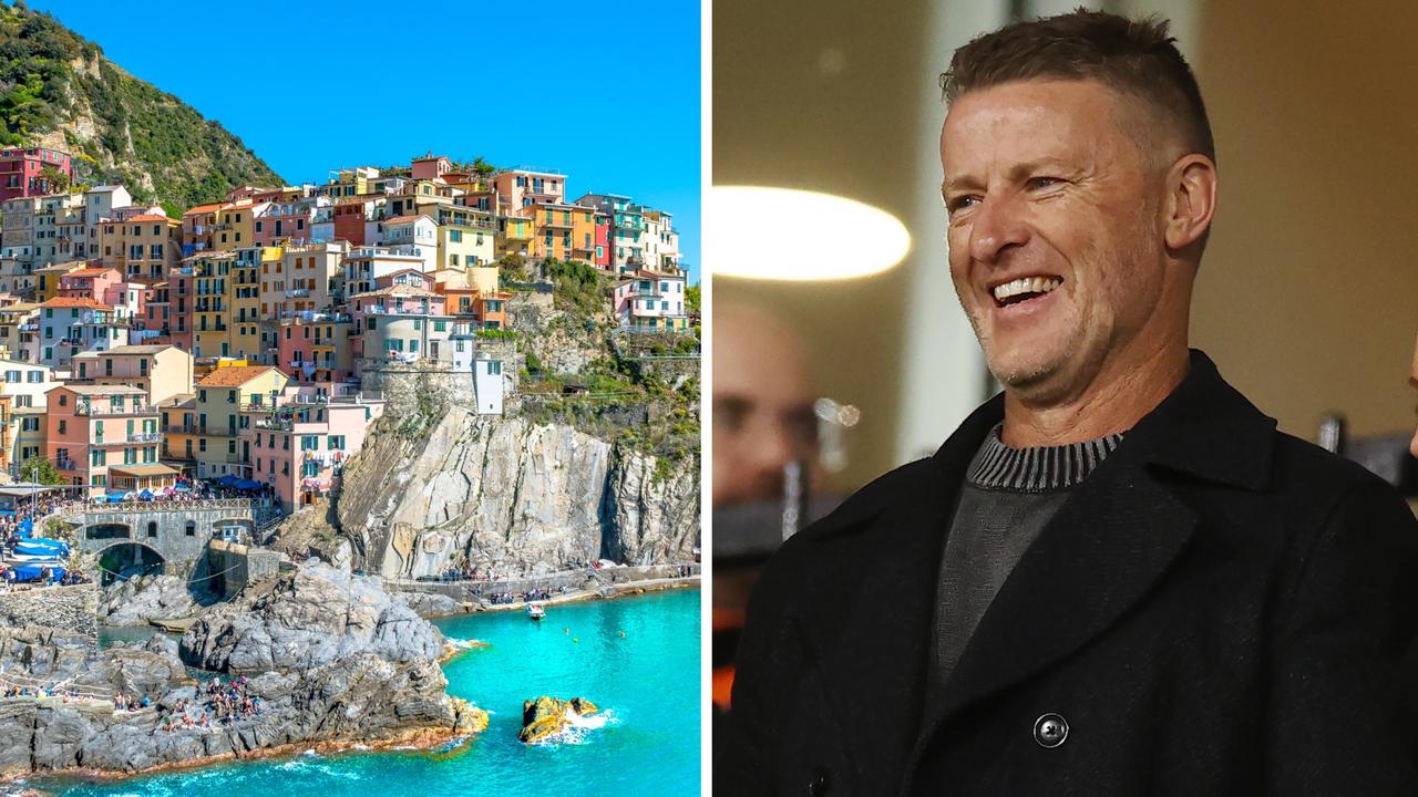Damien Hardwick has received a visit from the Suns' Mark Evans while in Cinque Terre, Italy.