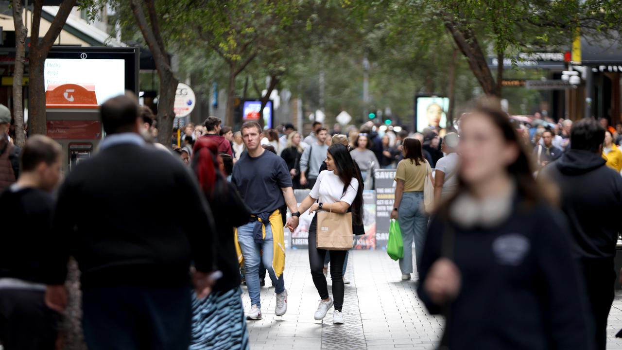 Warmer weather in August has been credited with getting people out shopping, pushing up retail sales. Picture: NewsWire / Damian Shaw