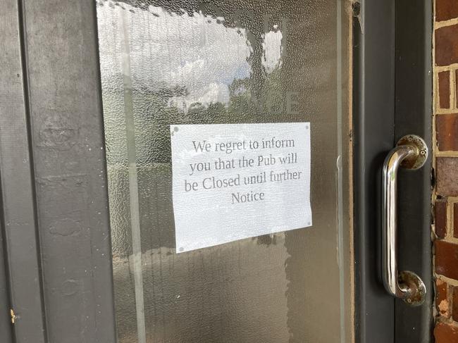 A sign was placed on the pub’s door informing the public of its closure. Picture: Jack Colantuono