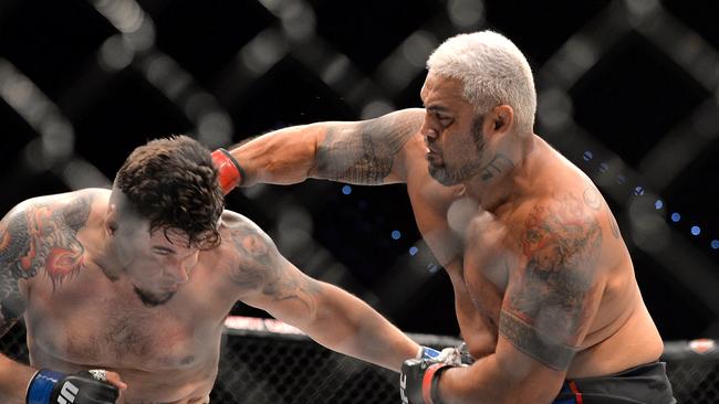 Mark Hunt delivers the knock out punch against Frank Mir at Brisbane in 2006. Picture: Getty Images.