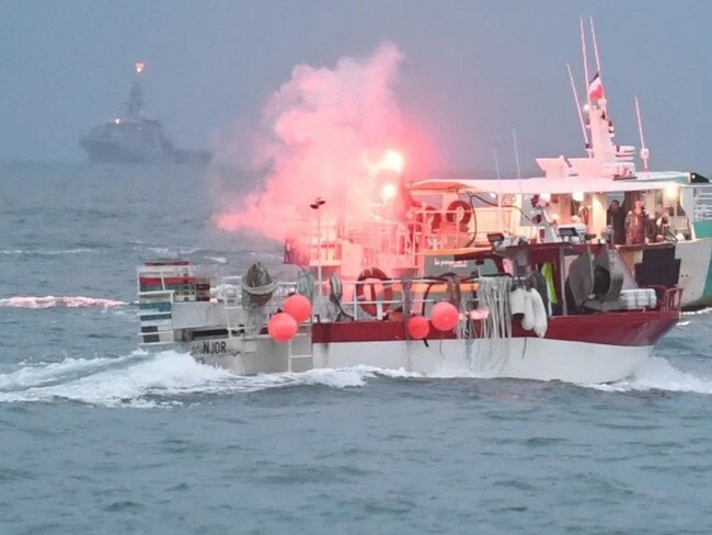 Jersey fishermen row. Picture: SWNS/Mega