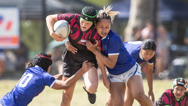 There were some great tussles in the U16 NSW Maori and Samoa match.