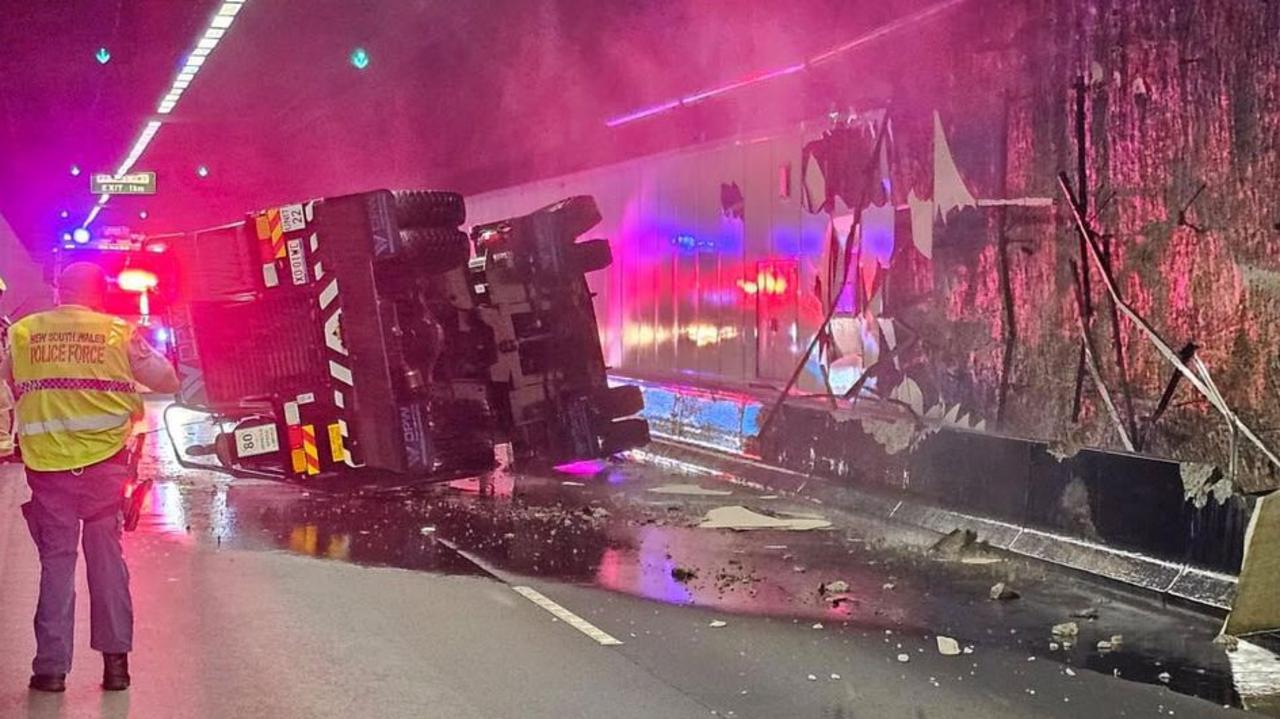 Crane crash in M5 East tunnel closes traffic in both directions