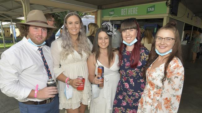 Out and About on Grafton Cup day 2021