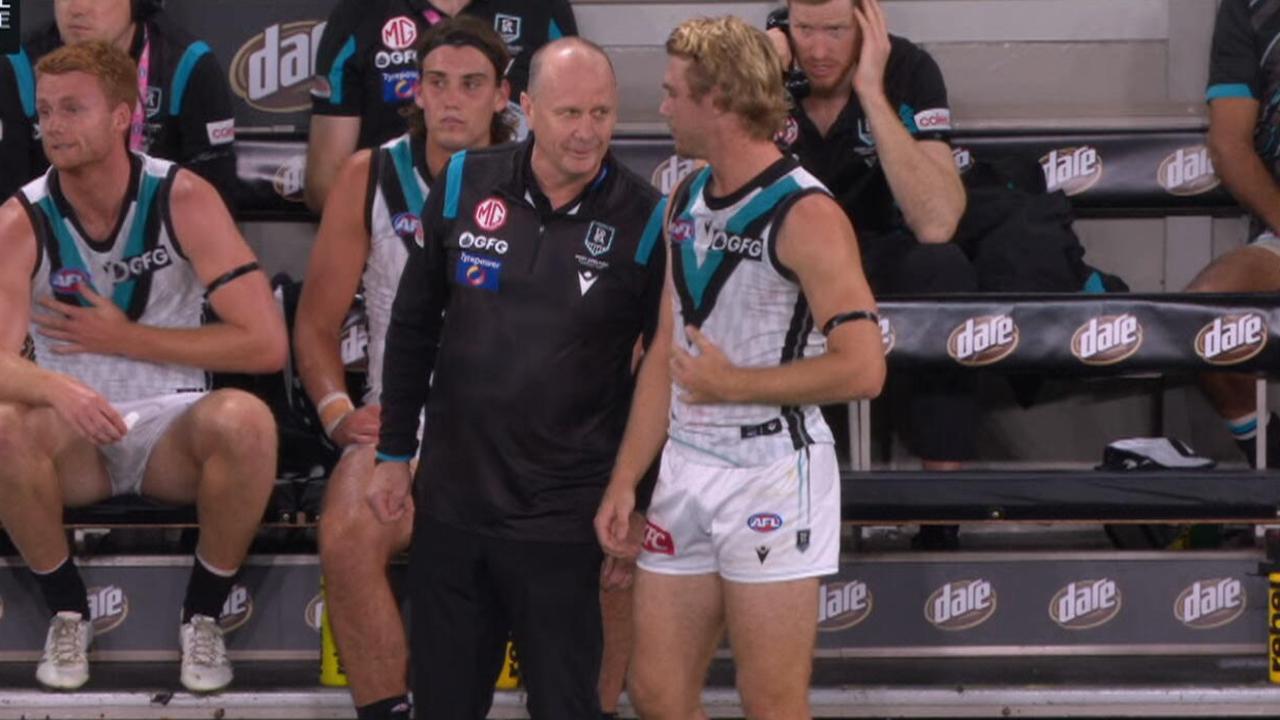 Ken Hinkley is coaching from the bench.