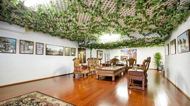 The Cannonvale house owned by Chinese billionaire Raymond (Peter) Wang has been listed for sale.