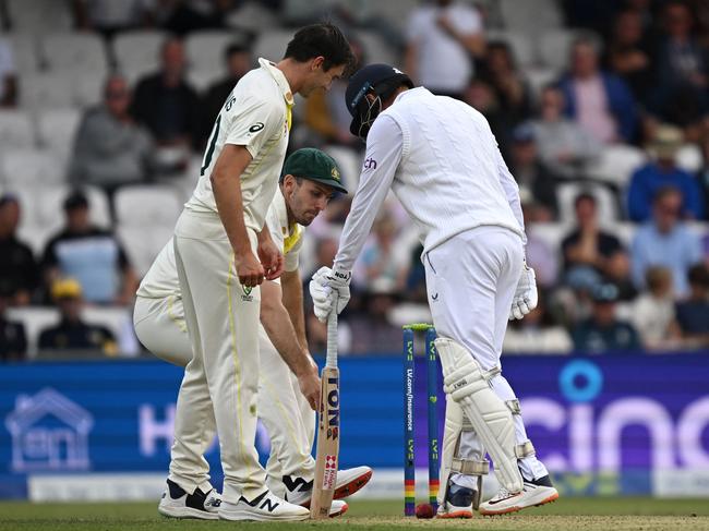 That’s right Jonny, stay in the crease. Photo by Paul ELLIS / AFP