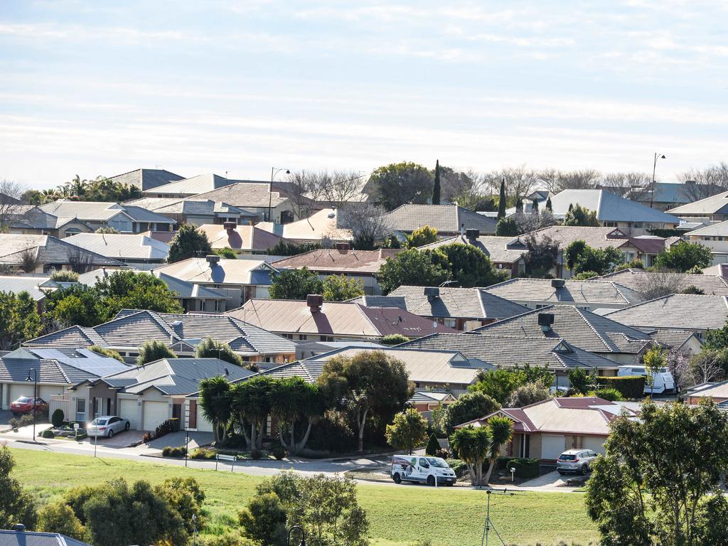 Australians with a $500,000 mortgage have seen repayments increase $922 per month since the RBA’s first rate hike in May. Picture: NCA NewsWire/Brenton Edwards