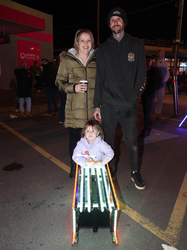 MELBOURNE, AUSTRALIA - JULY 26 2024 Skye, Harper and Matt Attend the Gippsland SnowFest held in Warragul. Picture: Brendan Beckett