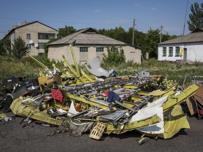 Wreckage of the Malaysia Airlines flight MH17 lies in the road in Petropavlivka, Ukraine. Photo: Rob Stothard/Getty Images