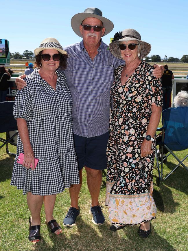 BAIRNSDALE, AUSTRALIA – MARCH 22 2024 Julie Hengel, Garry Hengel and Andrea Armstrong attend the Bairnsdale Cup race day. Picture: Brendan Beckett