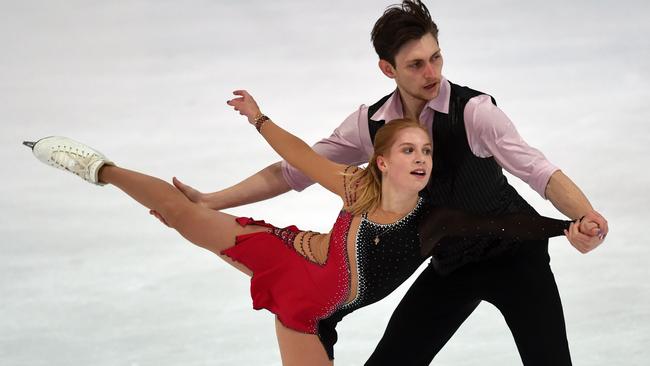 Ekaterina Alexandrovskaya and Harley Windsor of Australia perform during their pairs free skating program of the 49th Nebelhorn trophy figure skating competition in Oberstdorf, southern Germany, on September 29, 2017. / AFP PHOTO / Christof STACHE