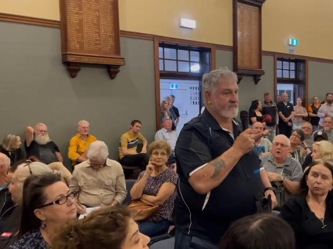 Former police officer Chris Nelson speaks at Maryborough Town Hall. Picture: Phillip Fynes-Clinton