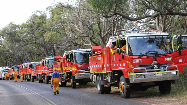 Meredith bushfire: Firefighters battle Slate Quarry Rd blaze | news.com ...