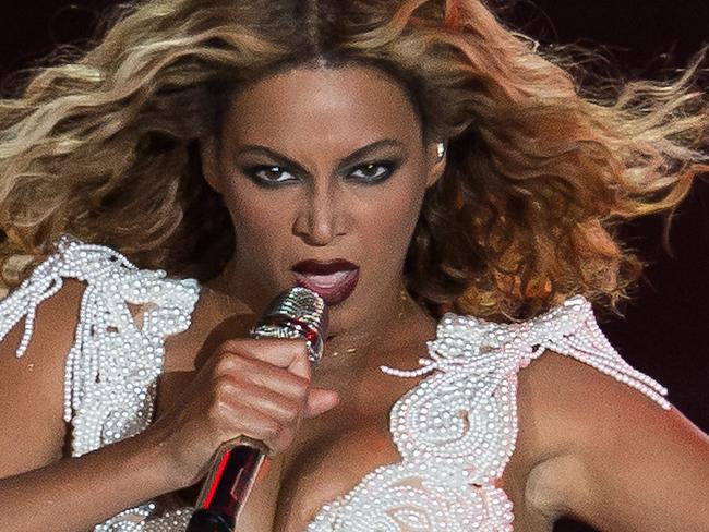 RIO DE JANEIRO, BRAZIL - SEPTEMBER 13: Singer Beyonce performs on stage during a concert in the Rock in Rio Festival on September 13, 2013 in Rio de Janeiro, Brazil. (Photo by Buda Mendes/Getty Images)