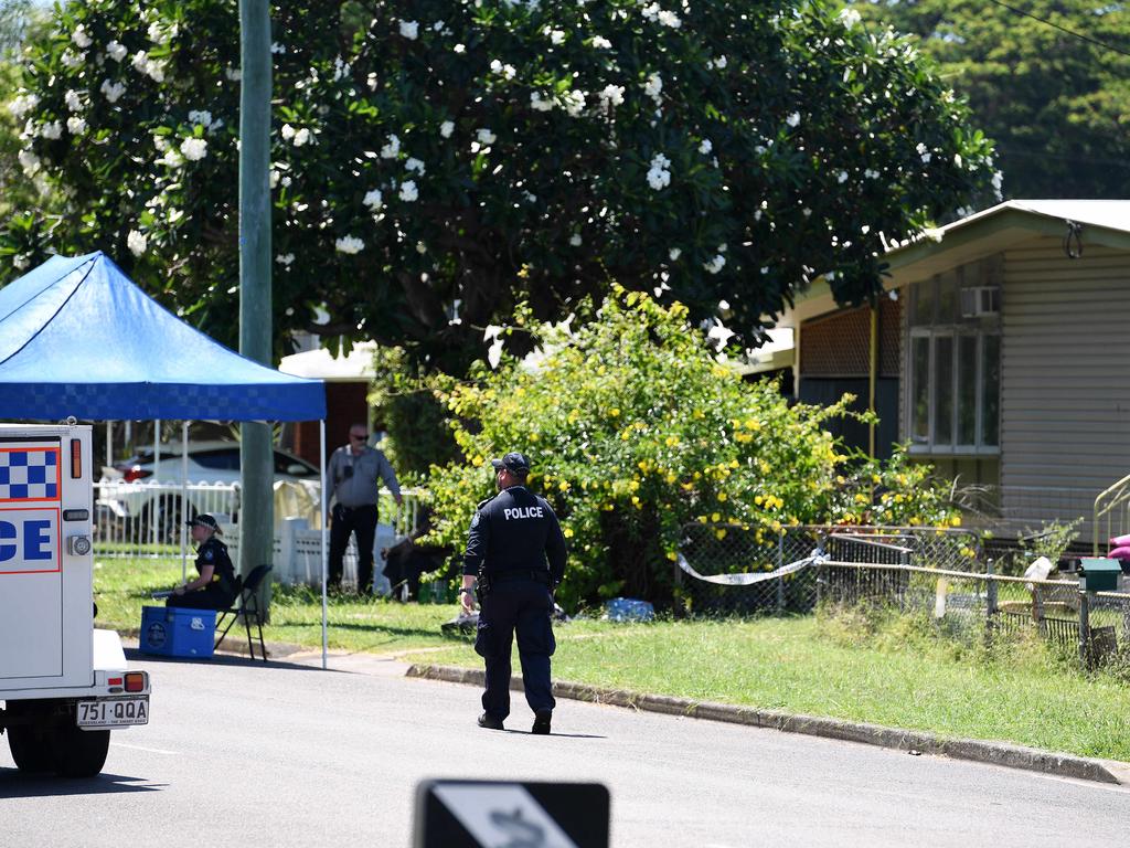 Townsville police are investigating a homicide in Mundingburra. A man, 25, has been taken into custody. Picture: Shae Beplate.