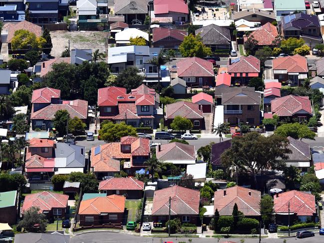 ***FILE IMAGE*** ABS data from the Survey of Income and Housing 2017?18 on Australian housing occupancy, costs and affordability is set to be released today.*** An aerial image shows houses located in the New South Wales suburb of Balmoral (foreground) in the New South Wales city of Sydney, Sunday, 17 February 2019. (AAP Image/Sam Mooy) NO ARCHIVING, EDITORIAL USE ONLY