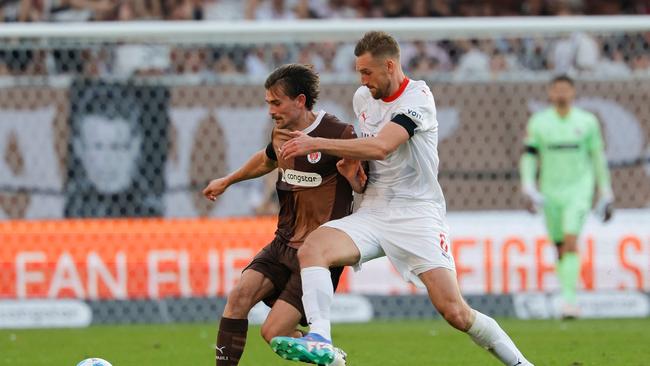 St. Pauli’s Connor Metcalfe (left) is challenged by Heidenheim's Patrick Mainka. Picture: Axel Heimken / AFP