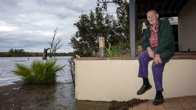 Paisley local Bob Rayner 81 at his home on Paisley Island. Picture: Emma Brasier