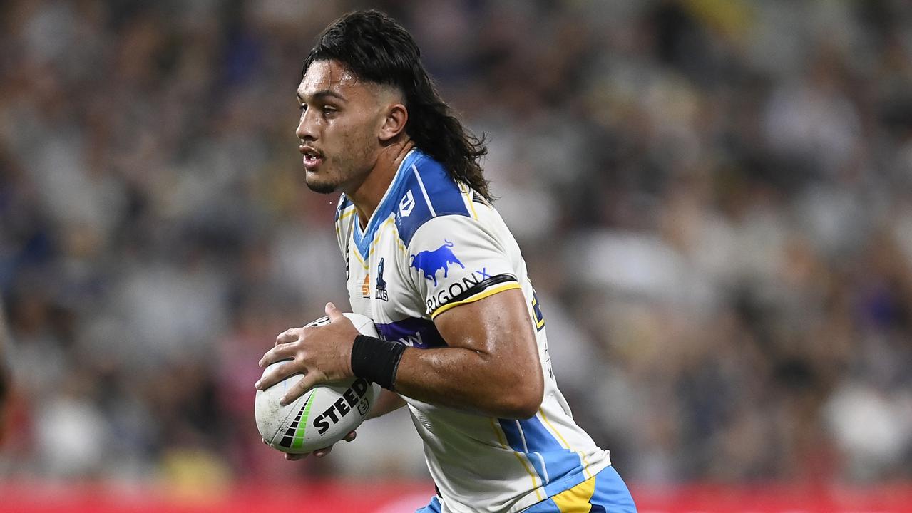 TOWNSVILLE, AUSTRALIA - APRIL 23: Tino Fa'asuamaleaui of the Titans runs the ball during the round seven NRL match between the North Queensland Cowboys and the Gold Coast Titans at Qld Country Bank Stadium, on April 23, 2022, in Townsville, Australia. (Photo by Ian Hitchcock/Getty Images)