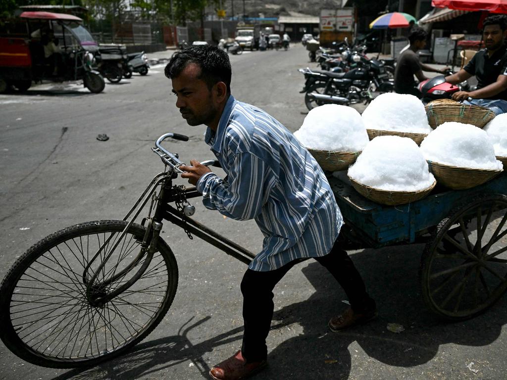 Delhi temperature hits highest ever in India | Herald Sun