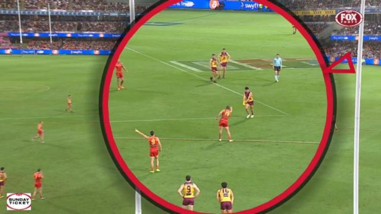 Bizarre mud throw 50-metre free