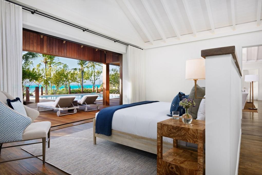 Entertaining areas include indoor/outdoor lounging and dining space. Picture: Sothebys