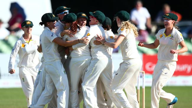 Bloody legends. Doing the baggy green proud. Photo: Dan Mullan/Getty Images