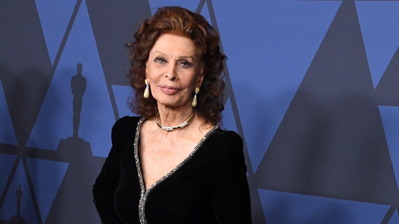 L'icona del cinema Sophia Loren è stata portata in ospedale per un intervento chirurgico d'urgenza