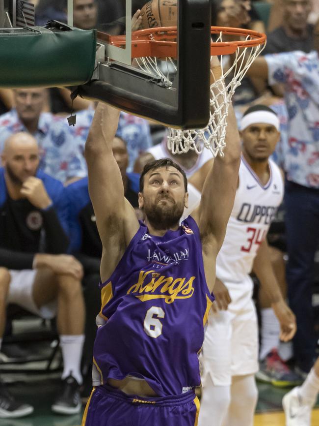 Andrew Bogut dunks against the Clippers. Picture: AP