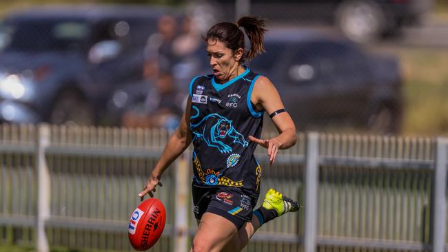 Alkamilya continued its good form in the Senior Women’s competition in Round 5. Picture: Charlie Lowson / AFLNT Media