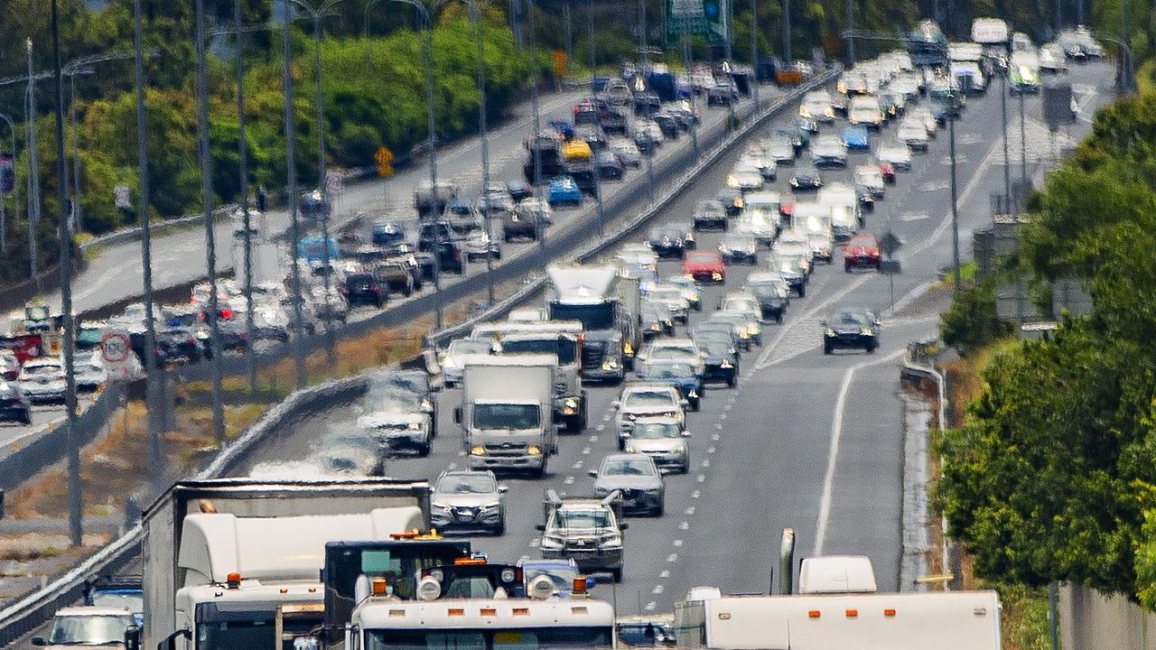 Major delays on Pacific Mwy after three-car crash