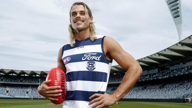 NCA. MELBOURNE, AUSTRALIA. October 17 , 2024. AFL. Bailey Smith tries on the hoops for the first time after being traded to Geelong from the Western Bulldogs .    .  Pic : Michael KleinÃ.. BAZ