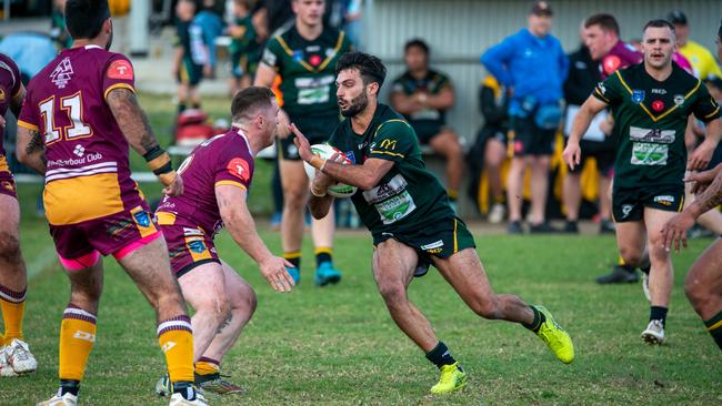 Jake Horton charging the line in the last Shellharbour derby. Picture: Thomas Lisson