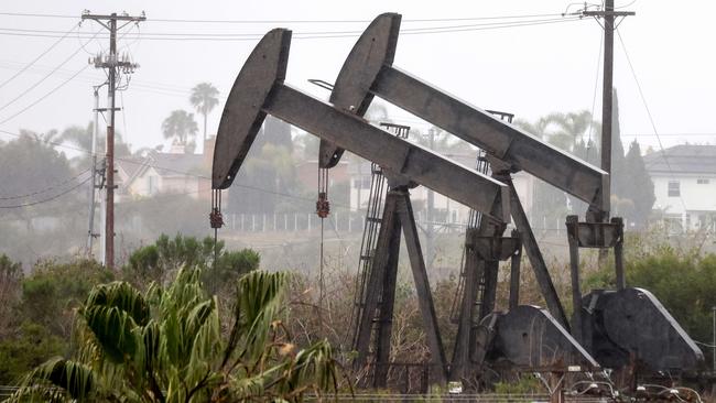 LOS ANGELES, CALIFORNIA - MARCH 28: An oil pumpjack (R) operates as another (C) stands idle on March 28, 2022 in Los Angeles, California. U.S. oil prices fell 7 percent to $105.96 per barrel while Brent crude lost 6.8 percent over demand concerns as China begins to implement a mass COVID-19 lockdown in Shanghai.   Mario Tama/Getty Images/AFP == FOR NEWSPAPERS, INTERNET, TELCOS & TELEVISION USE ONLY ==