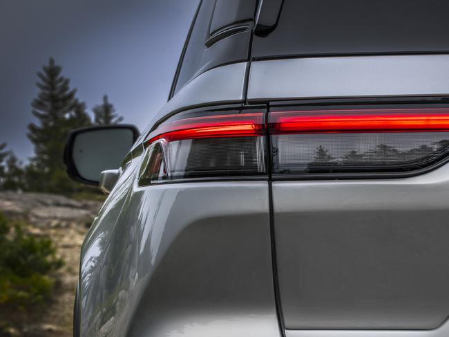 Photo of the 2023 Jeep Grand Cherokee five-seater