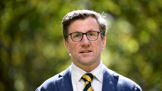 President of the Pharmacy Guild of NSW David Heffernan speaks to the media during a press conference in Sydney, Sunday, April 12, 2020. (AAP Image/Joel Carrett)