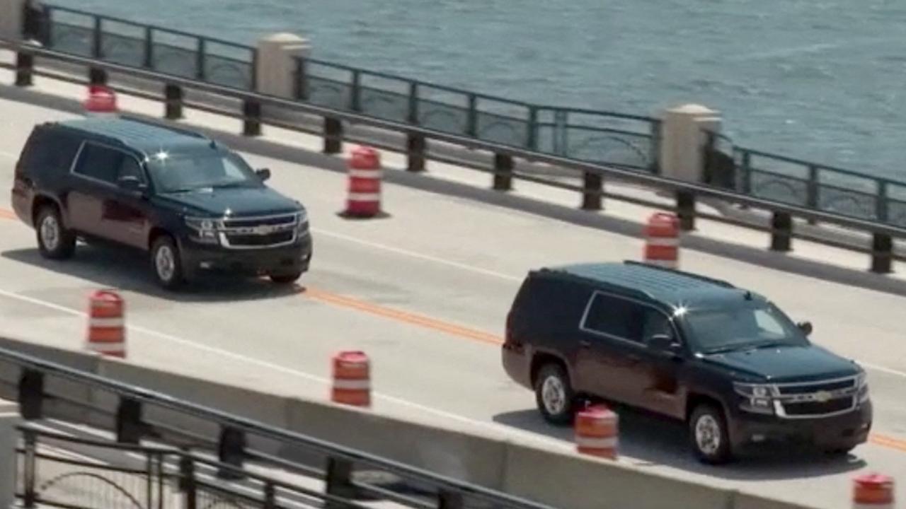 The motorcade of former US president Donald Trump leaving the Mar-a-Lago Club in Palm Beach en route the airport, Florida, on April 3, 2023. (Photo by Gianrigo MARLETTA / AFP)