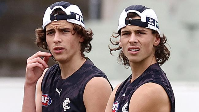 MELBOURNE . 14/12/2022.  AFL. Carlton training at Princes Park. Ben (left) and Lucas Camporeale, twin sons of Scott Camporeale  during todays training session at Ikon Park   . Picture by Michael Klein