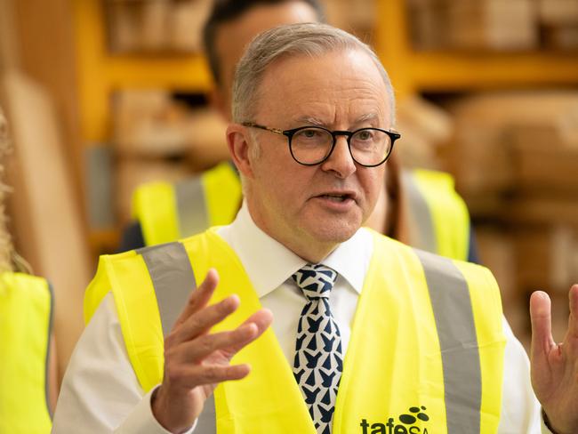 ADELAIDE/ KAURNA YARTA, AUSTRALIA - NewsWire Photos JANUARY 17, 2024: The Prime Minister Anthony Albanese at TAFE in Tonsley speaks to media. Picture: NCA NewsWire / Morgan Sette